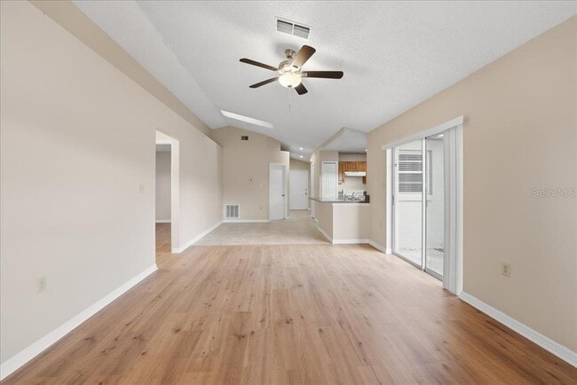 Foto del edificio - 1033 Catfish Creek Ct