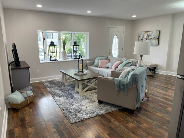 Living room - 206 S DuPont Rd