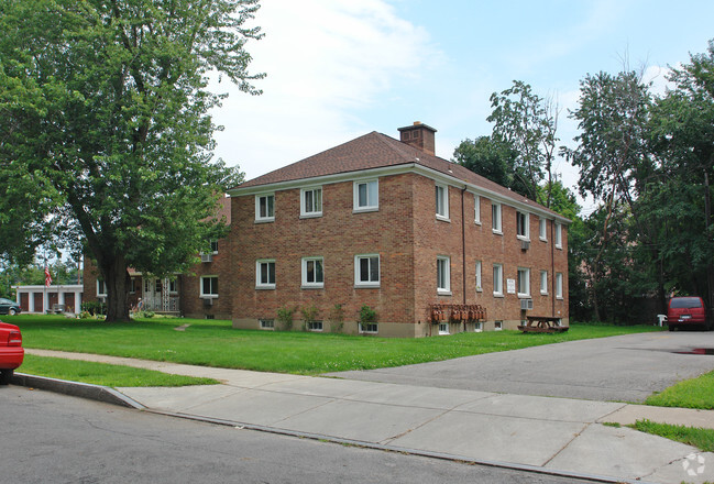 Building Photo - Maplehurst Apartments