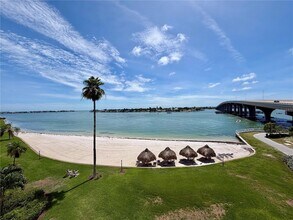 Building Photo - 5701 Bahia Del Mar Cir N