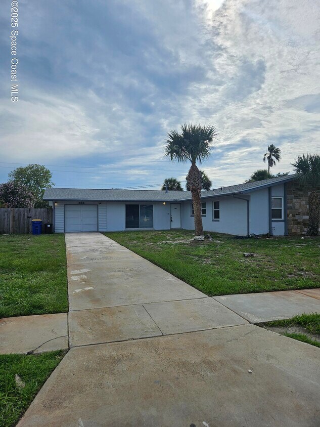 Foto principal - 955 Beechfern Ln