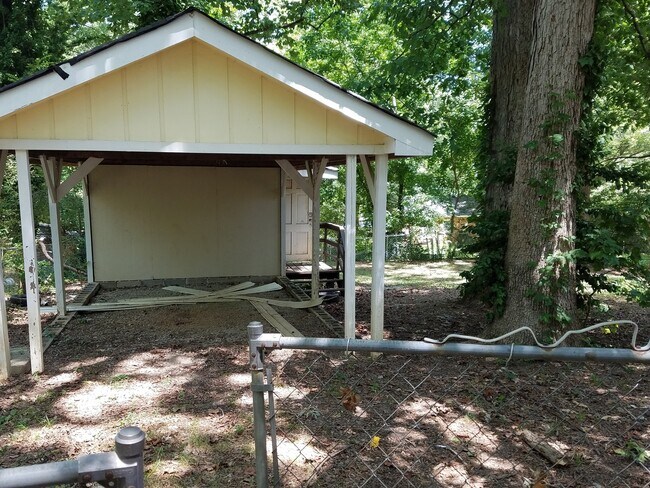 Foto del edificio - Charming 2-Bedroom, 1-Bath Home with Fenced Yard in Decatur