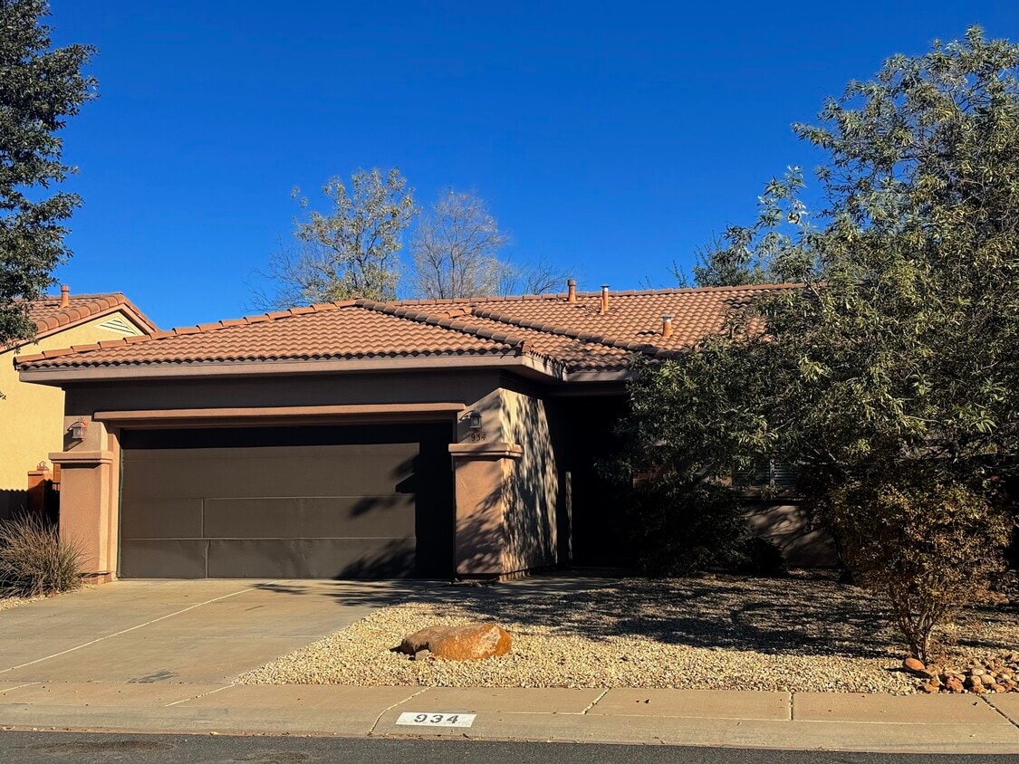 Foto principal - 934 N Slow Creek Ln