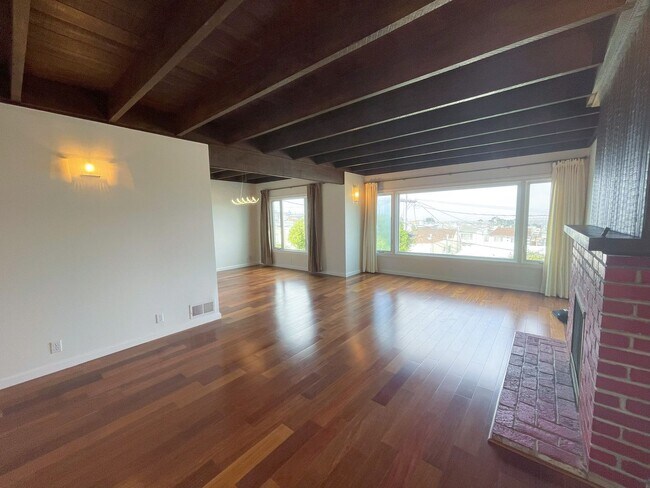 Building Photo - Remodeled single family home in most desir...