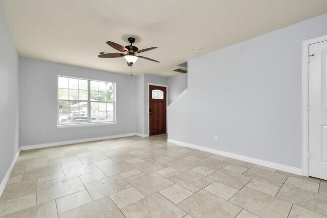 Foto del edificio - 10022 Raymondville Rd