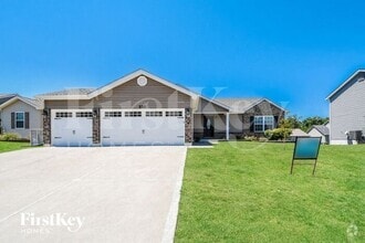 Building Photo - 520 Sceptre Rd