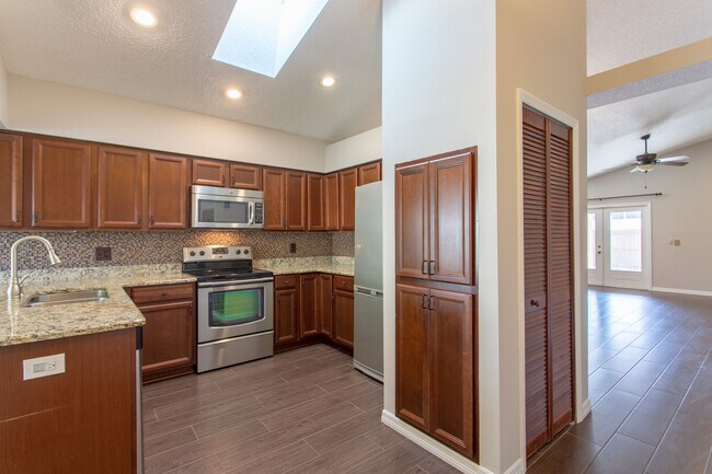 Foto del edificio - Beautifully Upgraded 3BD/2BA Home Near UCF...