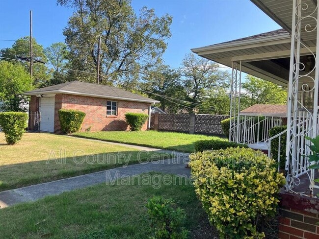 Building Photo - 1534 4th Terrace W