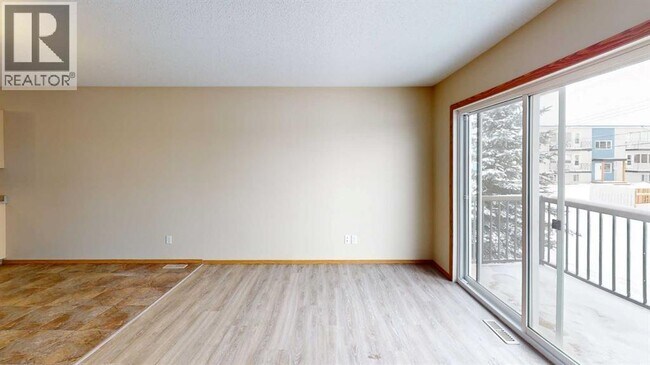 Photo du bâtiment - 9909-9109 109 Ave