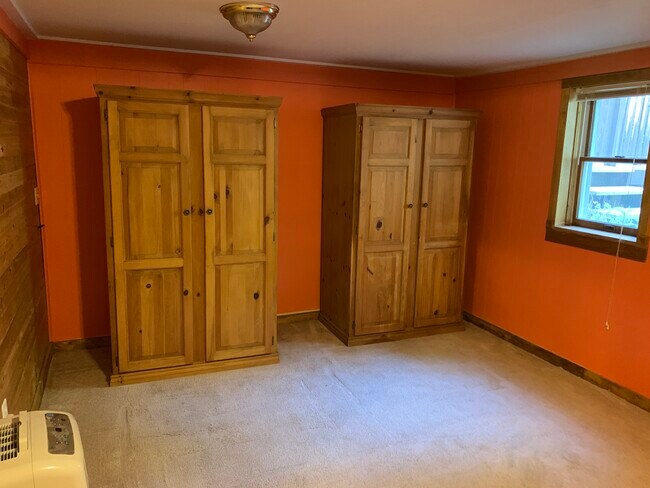 Bed 2 - 52 Travis Rd