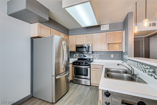 Building Photo - 3168 Tarpon Dr