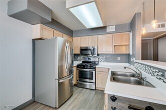 Building Photo - 3168 Tarpon