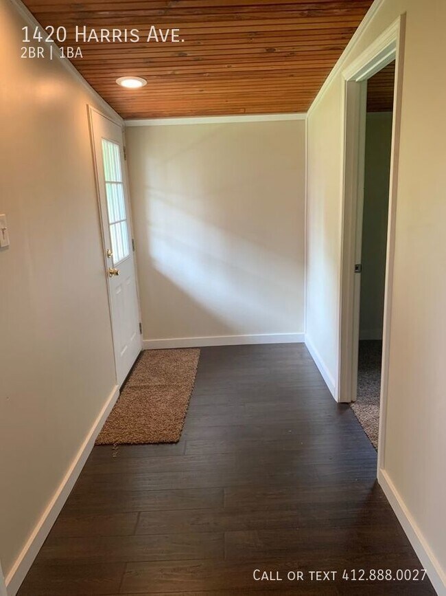 Building Photo - 2 bedroom 1 bath Westwood!