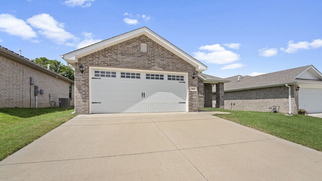 Building Photo - "Charming Bentonville Home: 3 Beds, 2 Bath...