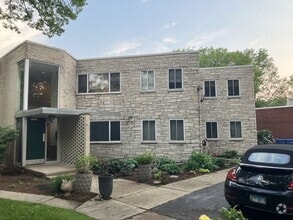 Building Photo - 424 Braeside Rd
