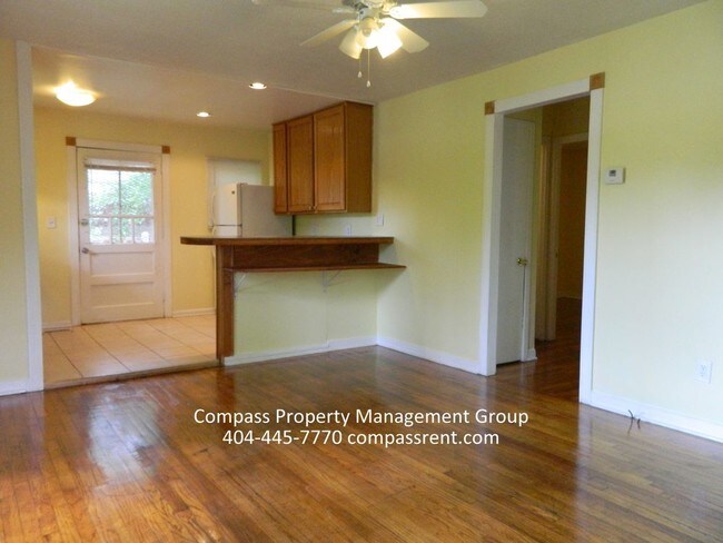 Building Photo - Great Duplex Great Location