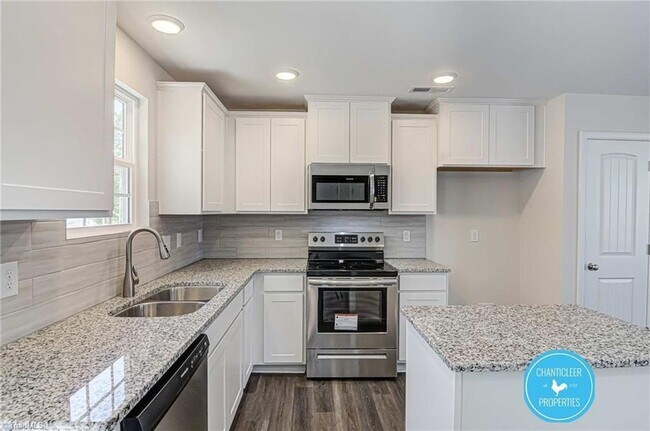 Foto del edificio - 3155 Misty Ridge Dr