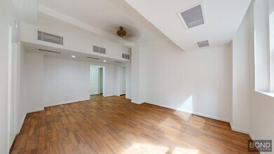 Building Photo - 330 W 72nd St