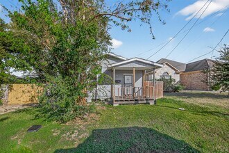 Building Photo - 8211 Parnell St