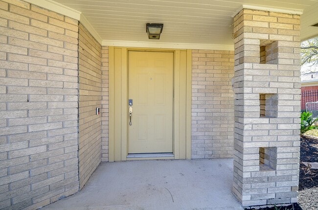 Foto del edificio - 414 Lakeview Dr