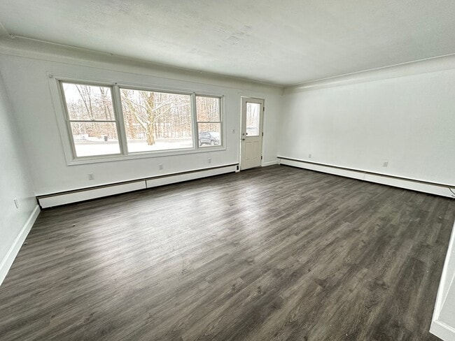 Foto del edificio - 3 Bedroom Home with Large Yard – Western Schools