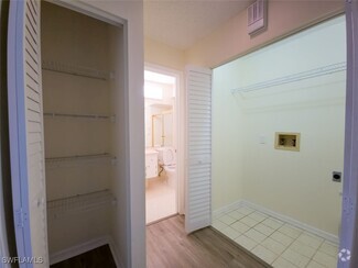 Building Photo - 4209 Castlewood Dr