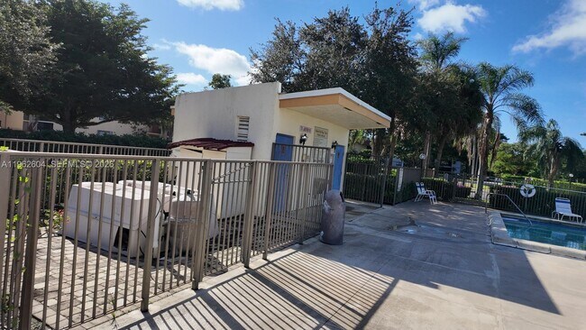 Foto del edificio - 177 Lakeview Dr