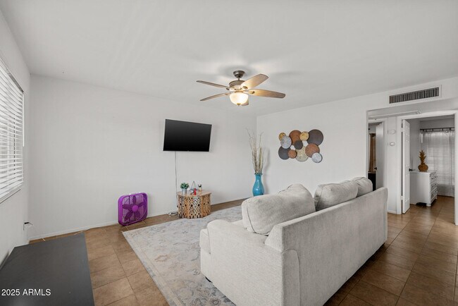 Foto del edificio - 6008 W Augusta Ave
