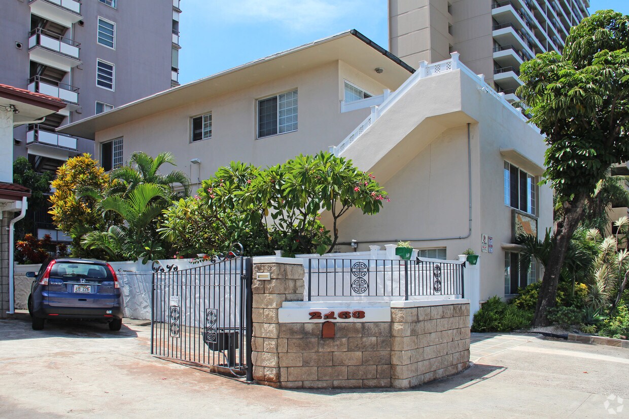 Primary Photo - 2215 Ala Wai Blvd