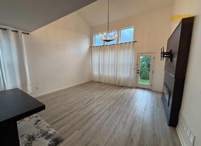 Foto del edificio - 12325 Greenwood Dr