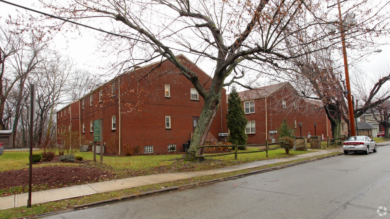 Building Photo - Pennwood Apartments