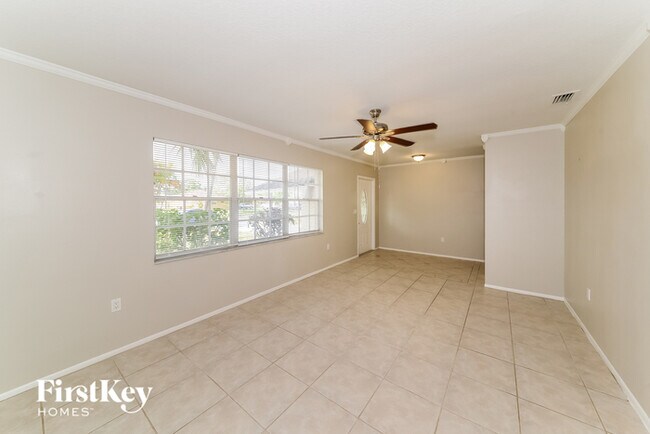 Building Photo - 7403 13th Ave Dr W