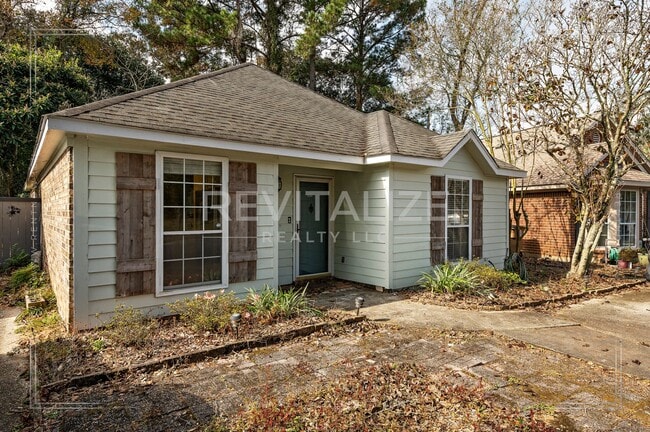 Building Photo - Alluring 3 Bed 2 Bath Home by Medal of Honor Park!