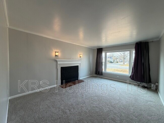 Building Photo - 300 Hampton Roads Ave