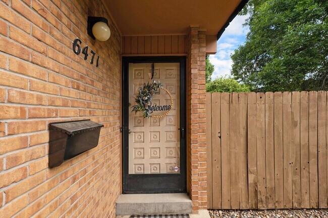 Foto del edificio - Beautiful modern and bright 2-bedroom town...