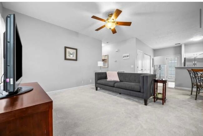 Building Photo - 949 Seven Oaks Blvd