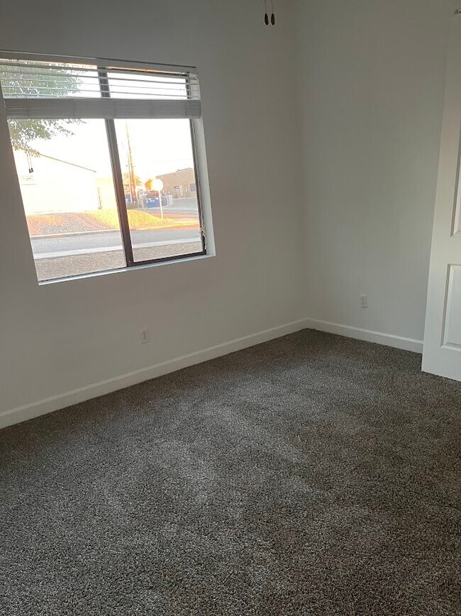 Foto del edificio - 1145 Rolling Hills Plaza S