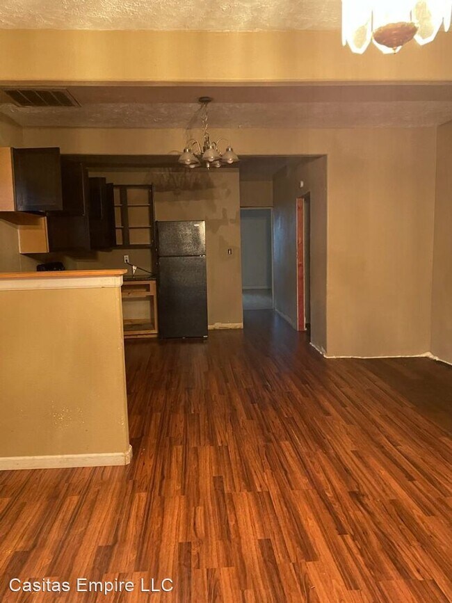 Building Photo - 2 br, 1 bath House - 3902 Walker St. Unit ...