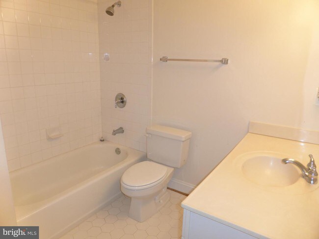 Building Photo - 2410 Sherwood Hall Ln
