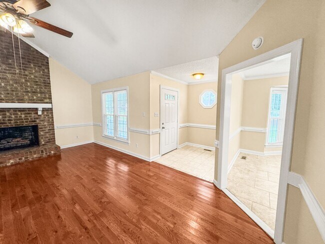 Building Photo - Beautiful 3-BR, 2-Bath home