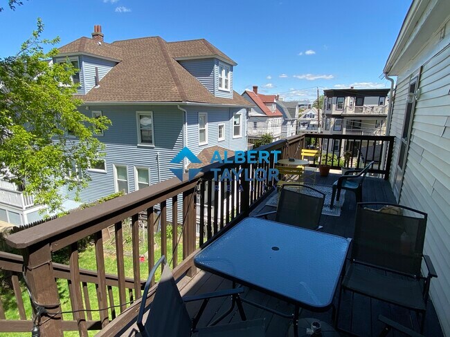 Foto del edificio - 64 Murdock St