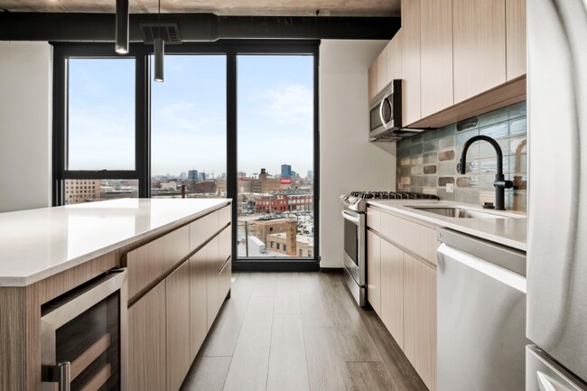 Foto del edificio - 1371 W Randolph St