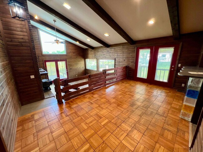 Foto del edificio - Cabin Style Home on Equestrian Farm *Priva...