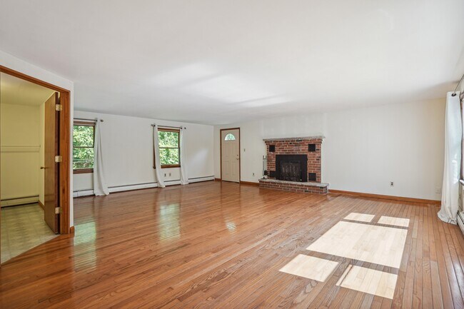 Foto del edificio - 560 Glen Rd