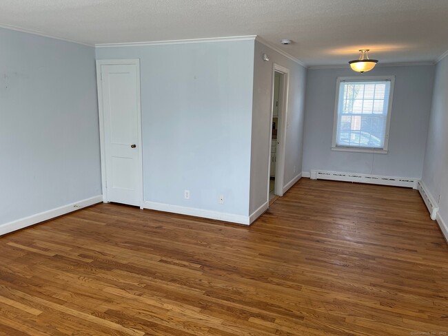 Foto del edificio - 1058 Farmington Ave