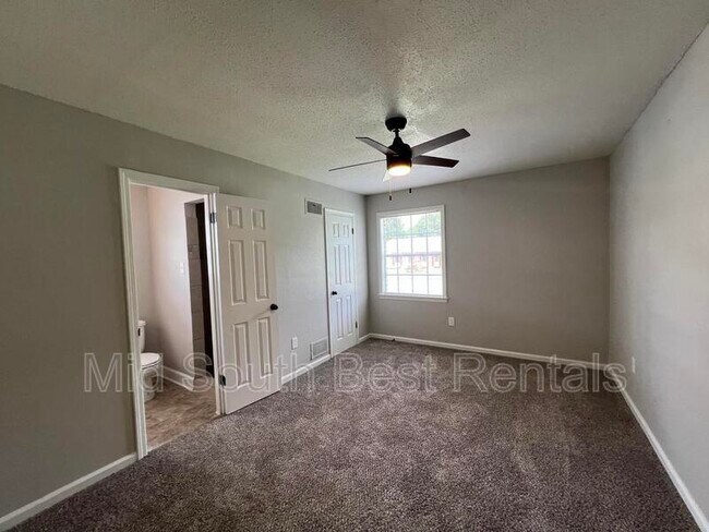 Building Photo - 2047 Janis Dr