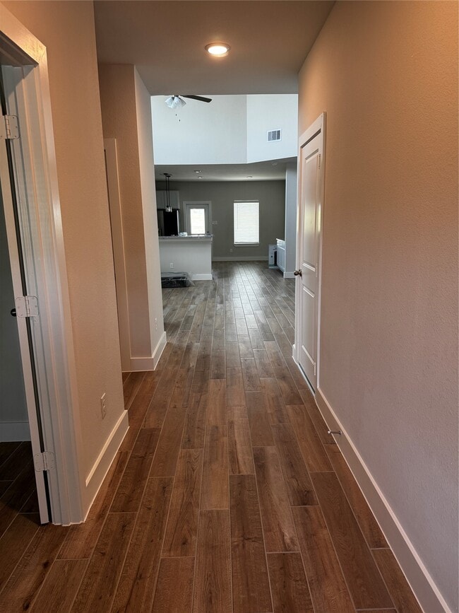 Building Photo - 359 Twin Lakes Blvd W