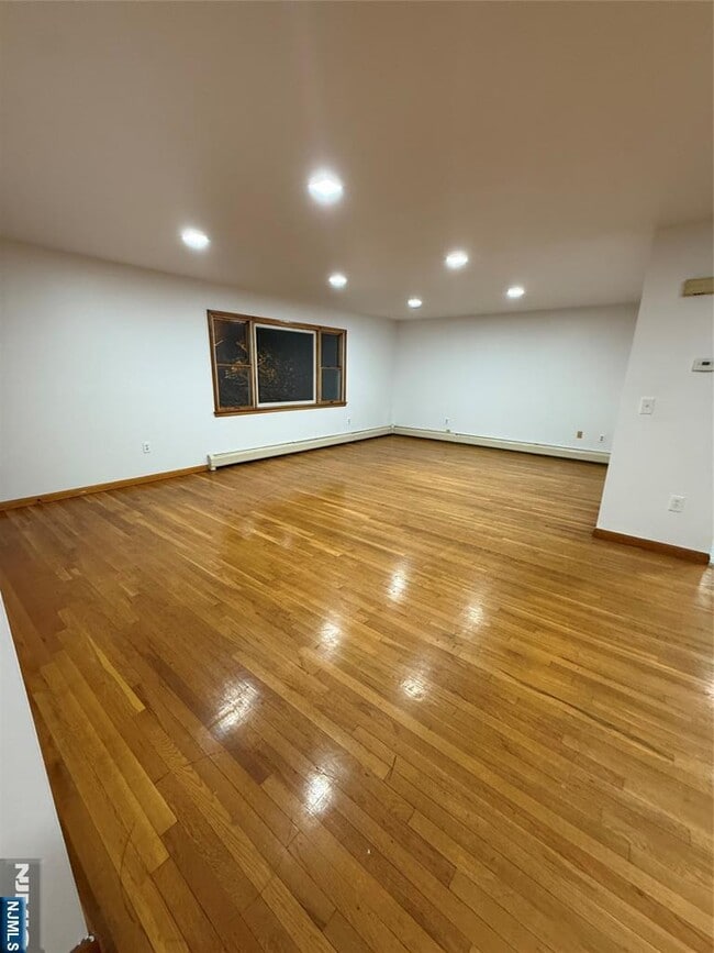 Foto del edificio - 967 E 23rd St