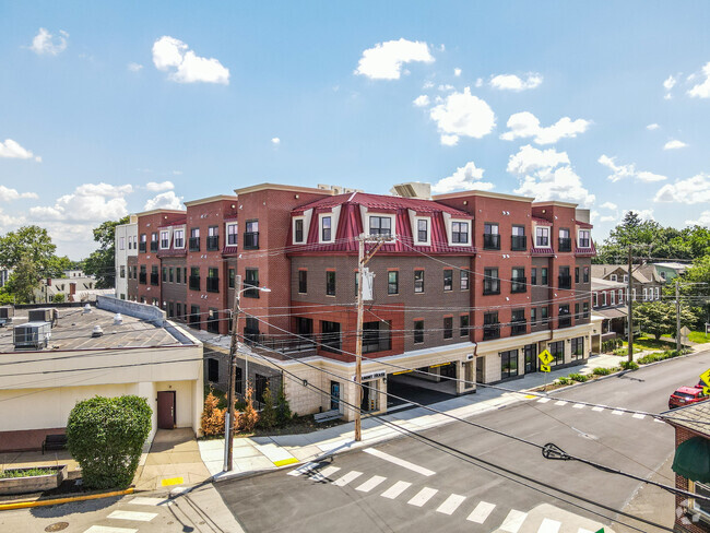 Foto del edificio - Summit House Apartments - Senior Housing