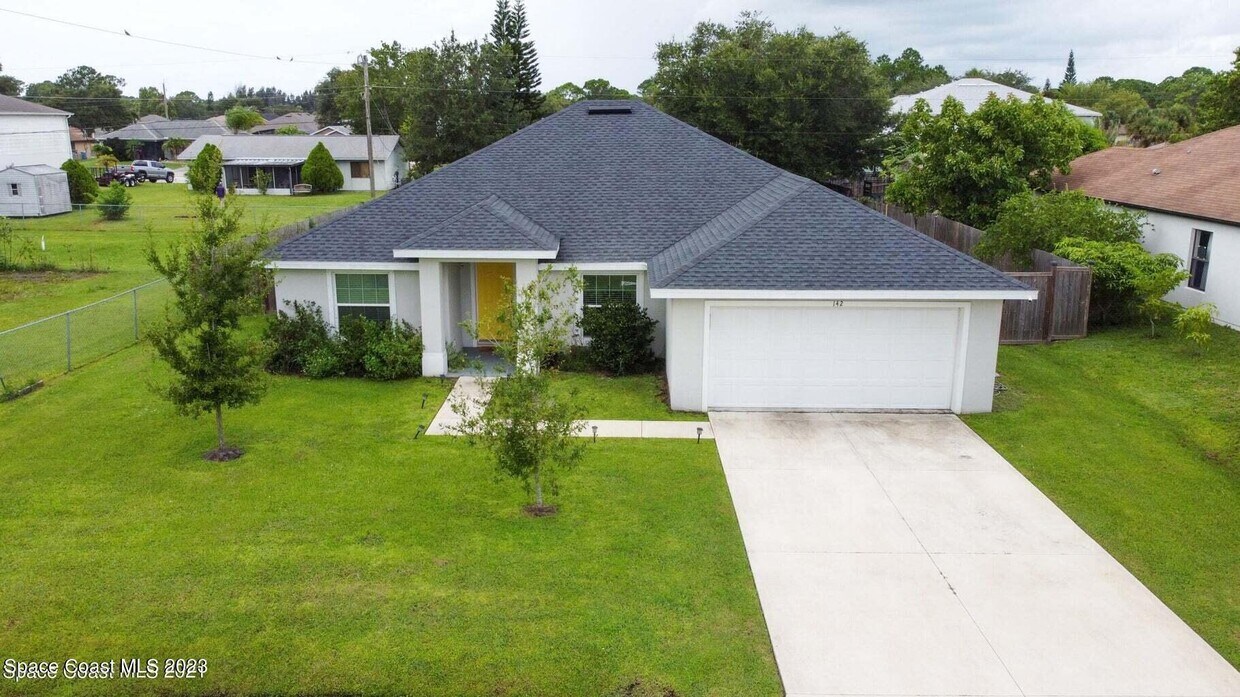 Primary Photo - 142 Abalone Rd NW